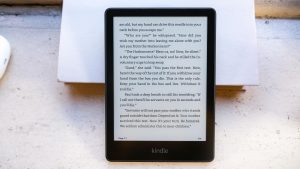 Kindle Paperwhite versus Kindle Oasis